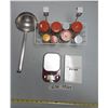 Image 1 : Lot Kitchen Scale & Misc.