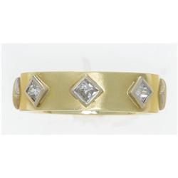 PRINCESS CUT DIAMOND 18K GOLD RING
