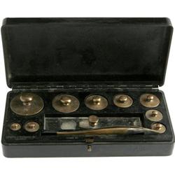 Balance Mid-19th Century gold weight set in case