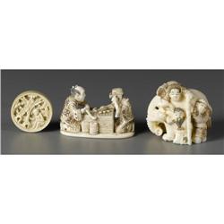 GROUP OF TWO NETSUKE AND CHECKER