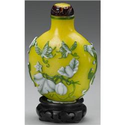 CHINESE BEIJING OVERLAY GLASS LARGE SNUFF BOTTLE