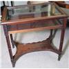 Image 1 : Walnut Display Table #1468030