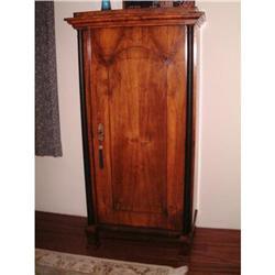 bookcase/cupboard #1472636