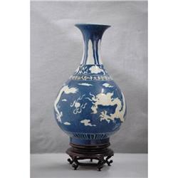 Chinese  blue  and  white  porcelain  dragon #1472899