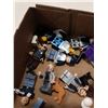 Image 2 : TRAY OF LEGO MINI FIGURES