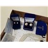 Image 2 : TRAY OF KIMONO JEWELRY