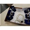 Image 3 : TRAY OF KIMONO JEWELRY