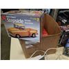 Image 2 : 3 CLASSIC CARS MODELS AND MINI JERSEYS