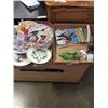 Image 1 : LOT OF COLLECTABEL COMICS, FIGURES AND COLLECTOR PLATES
