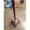 Image 2 : DECORATIVE FLOOR LAMP