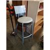 Image 1 : 2 BAR HEIGHT CHAIRS