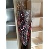 Image 2 : DECORATIVE STICKS AND VASE