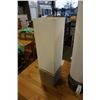 Image 3 : 2 TALL TABLE LAMPS