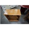 Image 2 : MAPLE BOOKSHELF