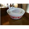 Image 2 : 3 PIECE VINTAGE PYREX MIXING BOWL SET