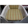 Image 2 : WHITE ARMCHAIR