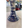 Image 8 : 2 WILLOW CANDLESTICKS