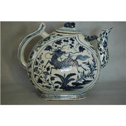 Large  blue  and  white  porcelain  teapot. #1471851