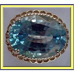 VINTAGE 14K GOLD & BLUE TOPAZ LADIES RING BIG #1472588