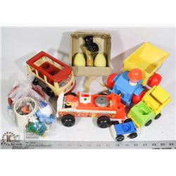 FLAT WITH FISHER PRICE, SMURFS AND SALT & PEPPER