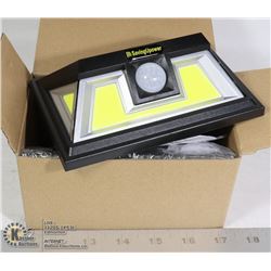 LOT OF 2 NEW SOLAR SECURITY LED LIGHTS