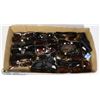Image 1 : FLAT OF ASSORTED DESIGNER SUNGLASSES