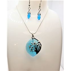 16)  LONDON BLUE PENDANT WITH SILVER