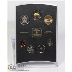 2001 CANADA COIN SET IN MINT CASE.