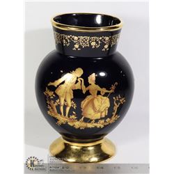 BLUE AND GOLD PORCELAIN VASE