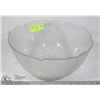 Image 1 : GLASS LEAF PATTERN BOWL- VERY LARGE 12" DIAMETER