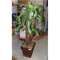 X-LARGE ARTIFICIAL TREE