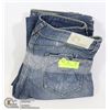Image 1 : 2 PAIRS OF BLUE BLOOD 27/34 BLUE JEANS