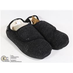 LONG BAY SLIPPERS SIZE 9