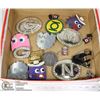 Image 1 : FLAT OF ASSORTED BELT BUCKLES