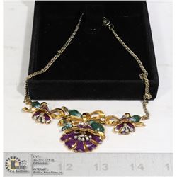 FLOWER THEME NECKLACE IN DISPLAY BOX