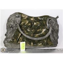 FAUX ALLIGATOR SKIN DESIGN PURSE