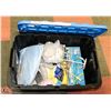 Image 1 : TOTE OF PAINTING SUPPLIES