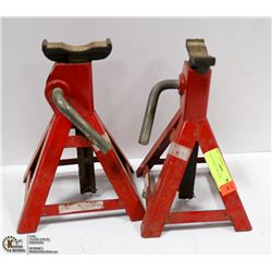 PAIR OF RED FLOOR JACKS
