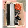 Image 1 : BOX OF VINTAGE PHOTOGRAPHY EQUIPMENT
