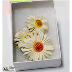 VINTAGE DAISY COSTUME JEWELRY SET