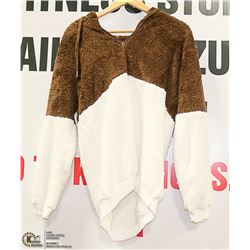 2 TONE PLUSH SWEATER SIZE LARGE
