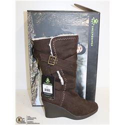 DAWGS WOMENS FASHION 11" WEDGE BUCKLE BOOTS