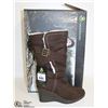 Image 1 : DAWGS WOMENS FASHION 11" WEDGE BUCKLE BOOTS
