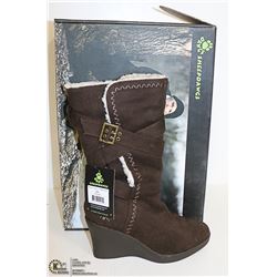 DAWGS WOMENS FASHION 11" WEDGE BUCKLE BOOTS