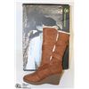 Image 1 : DAWGS WOMENS FASHION 11" WEDGE BUCKLE BOOTS