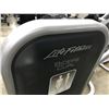 Image 2 : LIFE FITNESS BICEPS CURL STATION