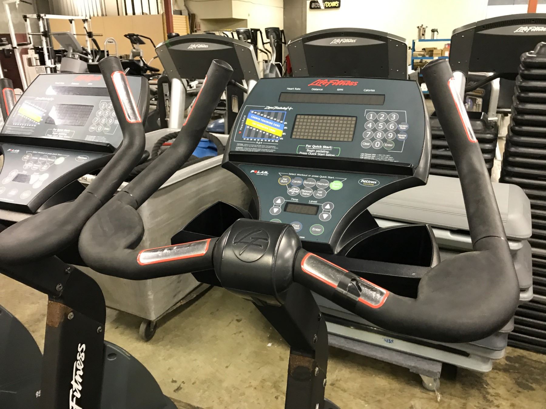 LIFE FITNESS LIFE CYCLE 9500 HR UPRIGHT BIKE