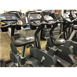 LIFE FITNESS LIFE CYCLE 9500 HR UPRIGHT BIKE