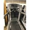 Image 2 : LIFE FITNESS 95TI FLEX DECK TREADMILL WITH 120V/20AMP