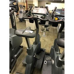 LIFEFITNESS LIFE CYCLE 9500HR UPRIGHT BIKE